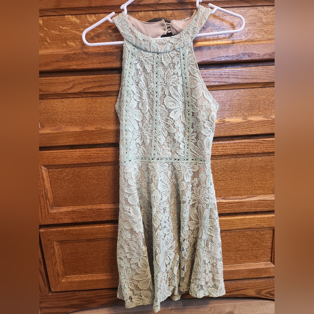 Elegant Lace Dress in Light Green
